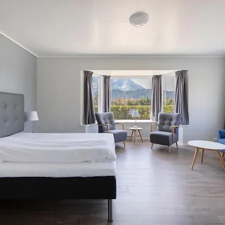 מלון Aursnes Sykkylven